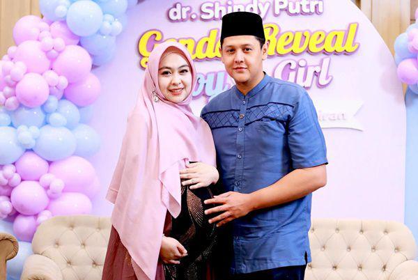 7 Potret Syukuran dan Gender Reveal Kehamilan Kedua Shindy Putri