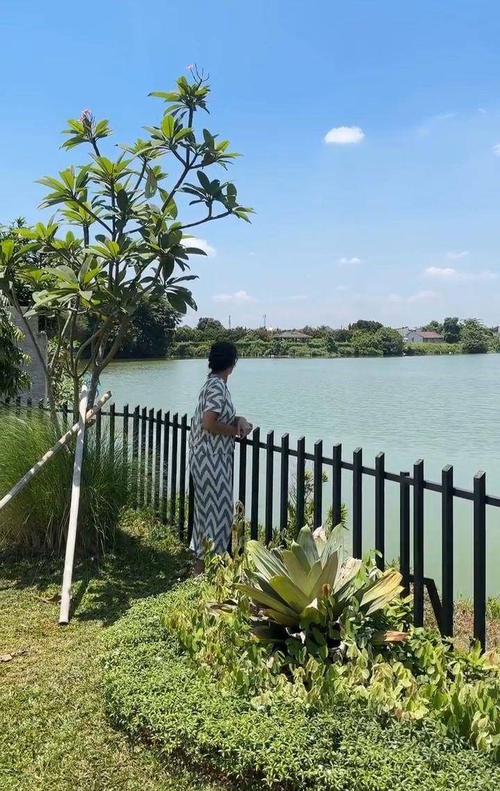 Bunda Corla tinjau rumah baru (Instagram.com/corla__2)
