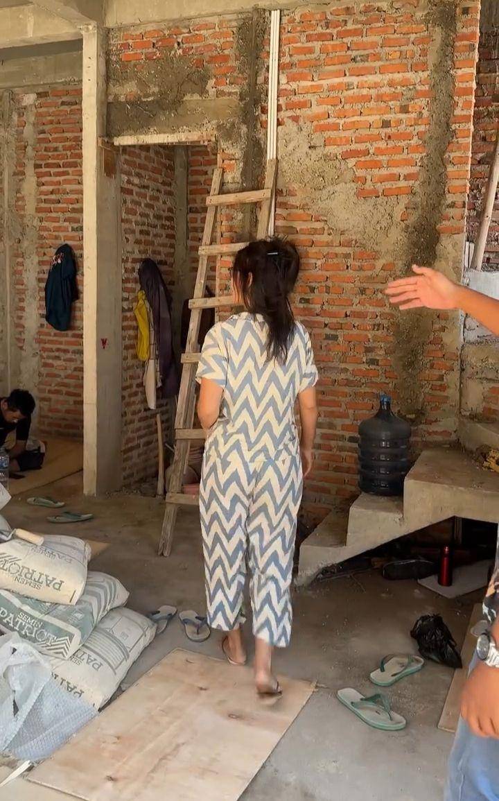 Bunda Corla tinjau rumah baru (Instagram.com/corla__2)