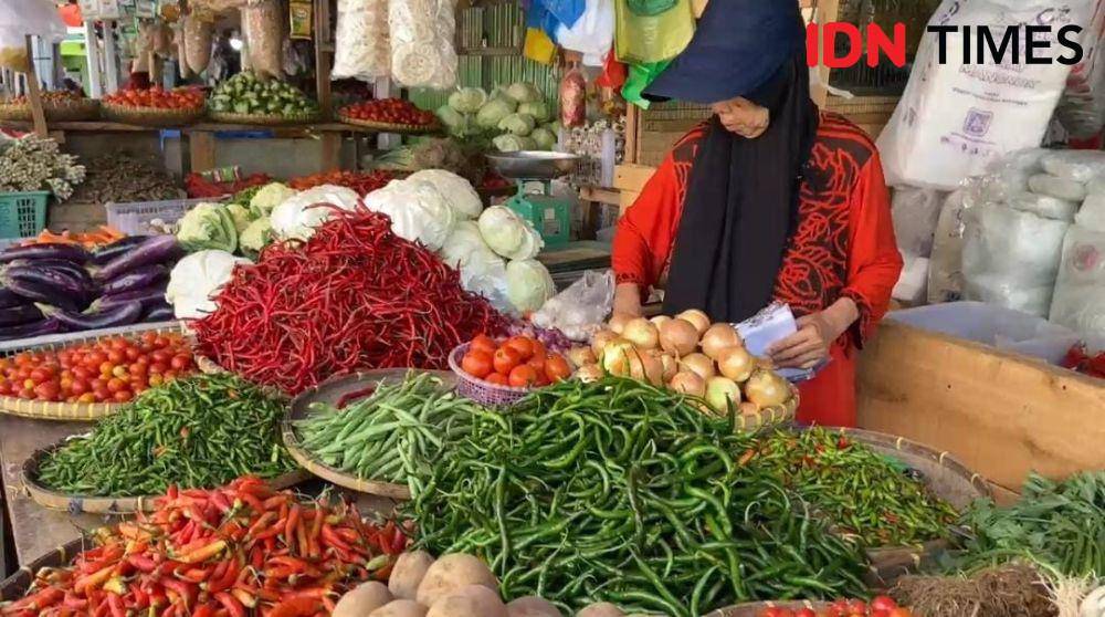 Pedagang di Pasar Pasir Gintung, Bandar Lampung. (IDN Times/Muhaimin)
