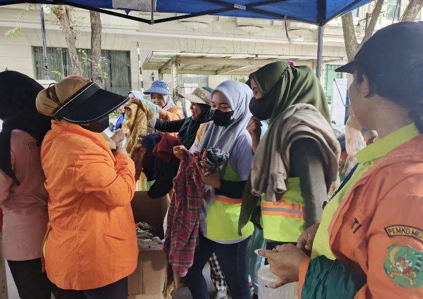 Komunitas Gerakan Istiqomah Sedekah Medan melakukan kegiatan berbagi pakaian gratis (Dok. Istimewa)