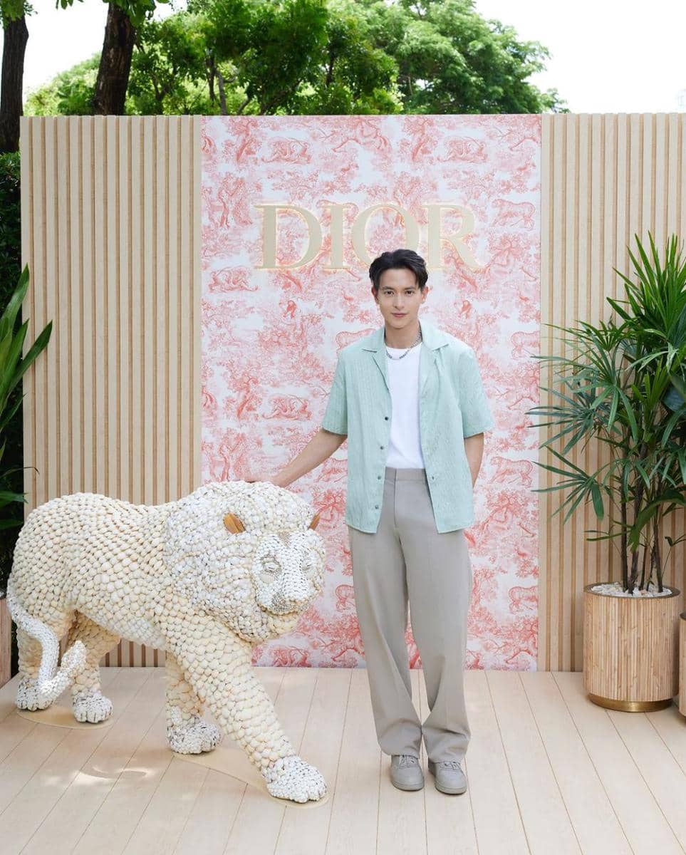 outfit minimalis ala James Jirayu (instagram.com/jirayu_jj)