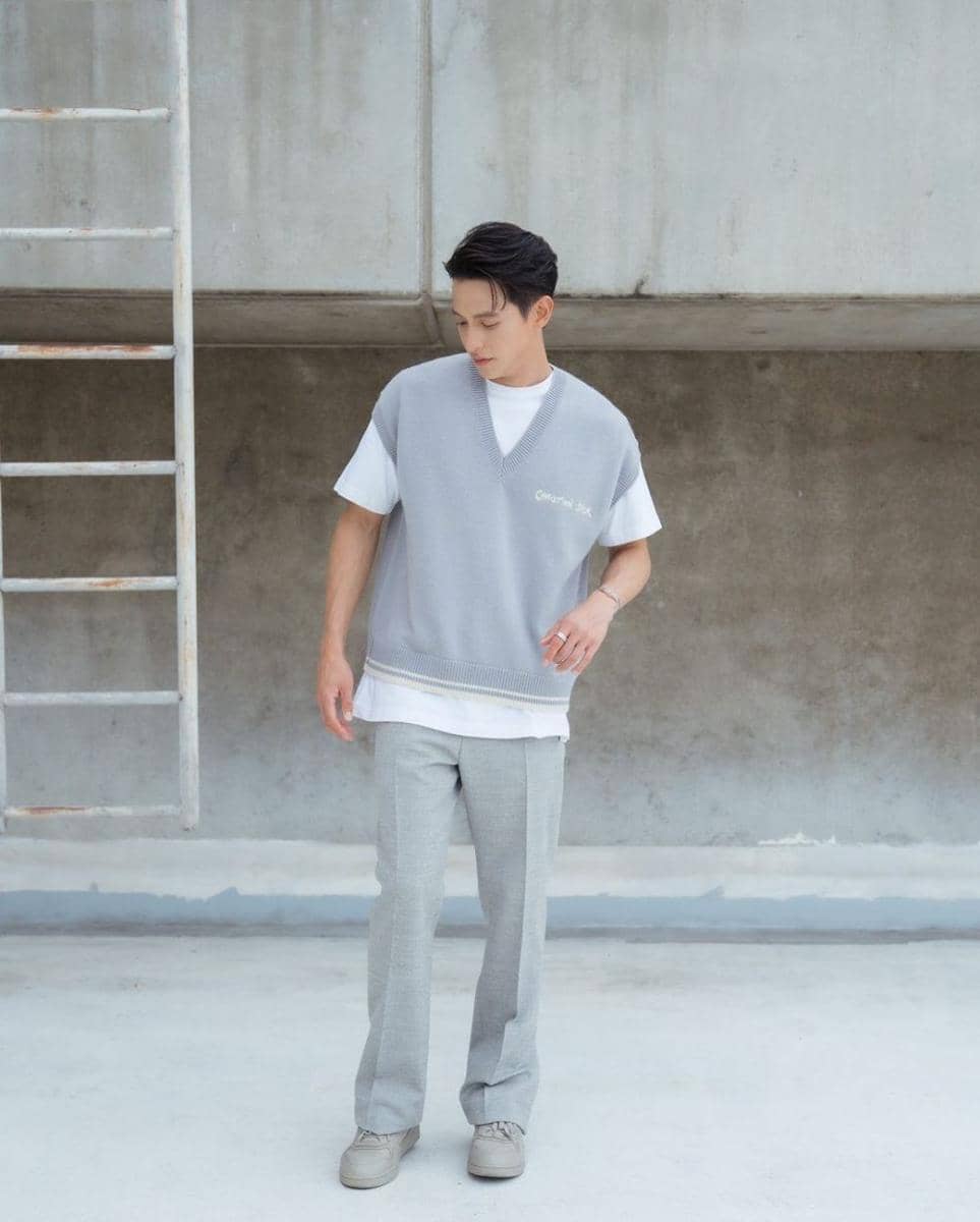 outfit minimalis ala James Jirayu (instagram.com/jirayu_jj)