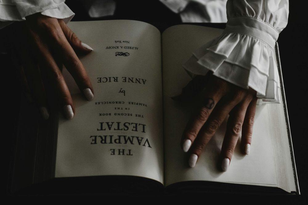 7 Novel Paranormal Romance, Cinta Antar Makhluk Non-Manusia