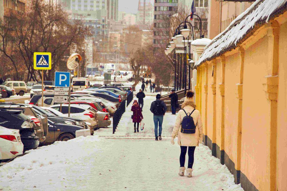 ilustrasi kendaran terparkir (pexels.com/Bulat Khamitov)