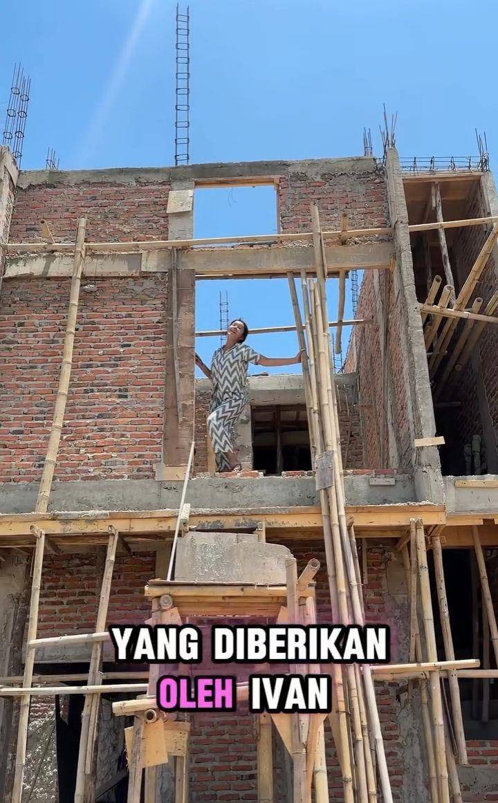 Bunda Corla tinjau rumah baru (Instagram.com/corla__2)