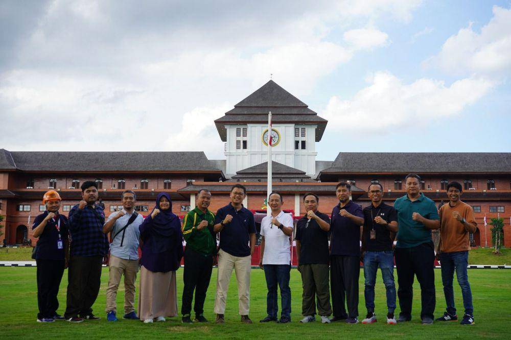Tim dari Telkomsel untuk optimalisasi jaringan saat kegiatan retreat menteri Kabinet Merah Putih di Akmil Magelang. (Dok. Telkomsel)