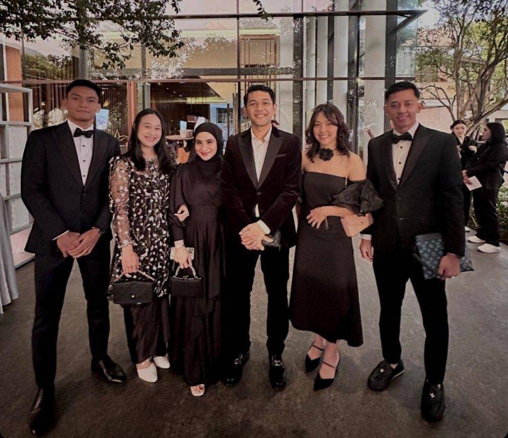 Gaya Tamu di Resepsi Anthony Ginting-Mitzi (instagram.com/firlyasca)