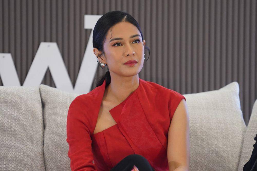 Dian Sastrowardoyo di Pond’s Age Miracle ‘Miracle Runway’ di Jakarta Fashion Week 2025 pada Sabtu (26/10/2024). (dok. Pond's Age Miracle)