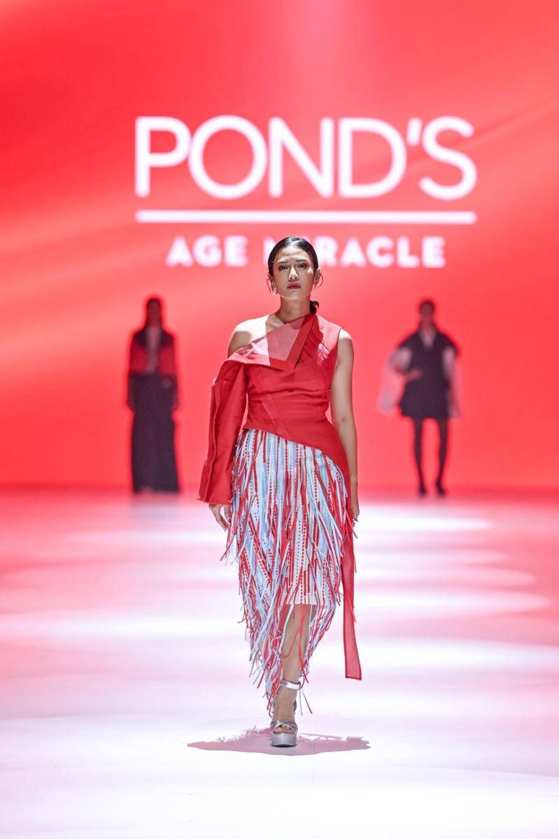 Gaya Artis di Jakarta Fashion Week (JFW) 2025 (Dok. POND'S)