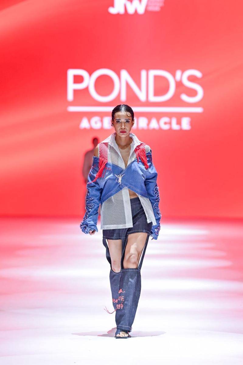 Gaya Artis di Jakarta Fashion Week (JFW) 2025 (Dok. POND'S)