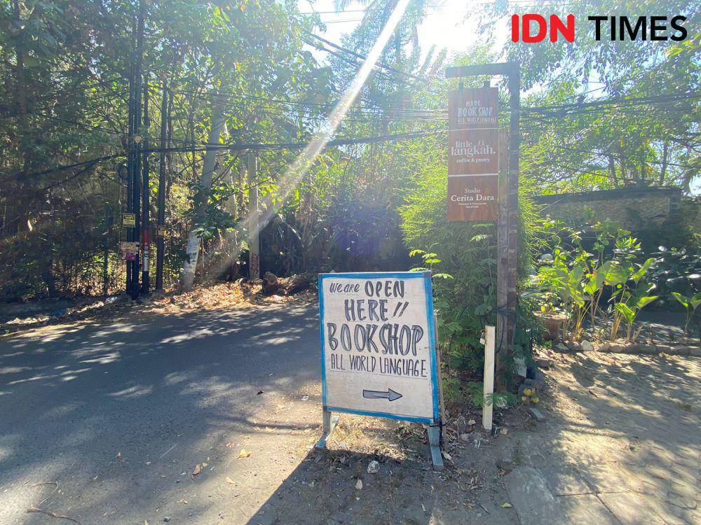Tampak depan Made Book Shop. (IDN Times/Yuko Utami)