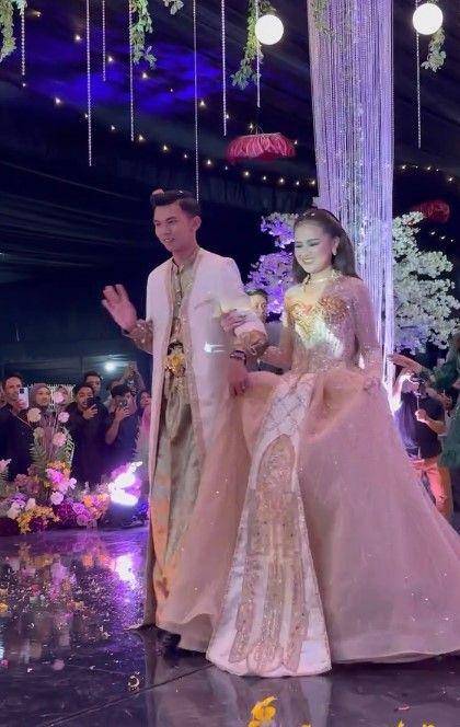 potret resepsi kedua pernikahan Nia LIDA (instagram.com/aveelaofficial)