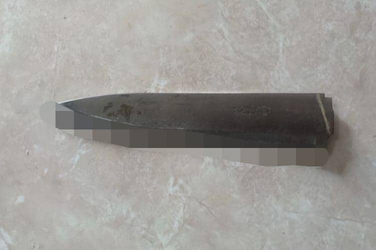 Barang bukti pisau yang digunakan untuk menusuk korban (Dok.IDN Times/istimewa)