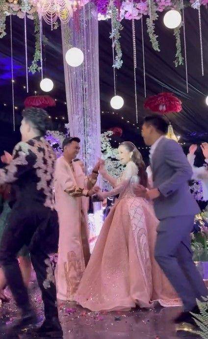 potret resepsi kedua pernikahan Nia LIDA (instagram.com/aveelaofficial)