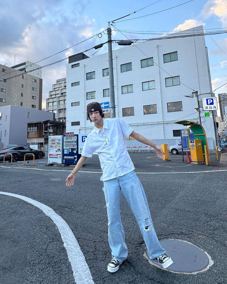 inspirasi outfit street style ala Wonbin RIIZE (instagram.com/riize_official)