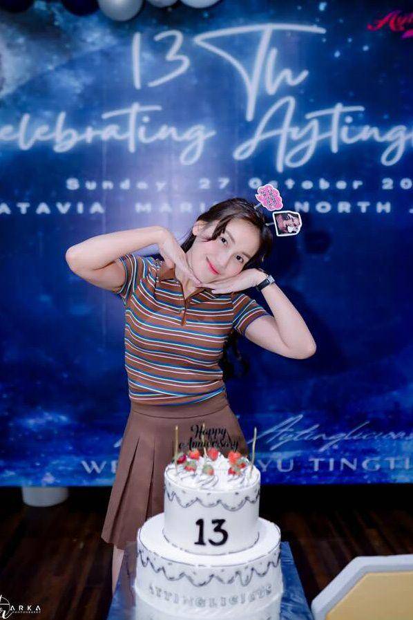 potret Ayu Ting Ting rayakan anniversary fanbase (instagram.com/ayutingting92)