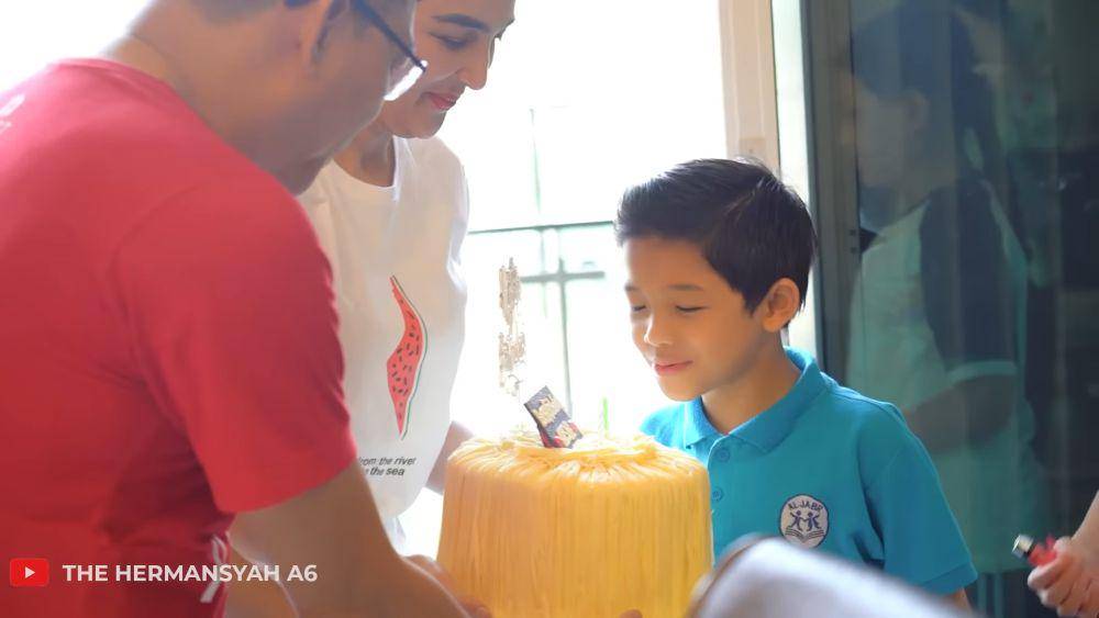 potret kejutan ulang tahun Arsya Hermansyah (youtube.com/thehermansyaha6world)