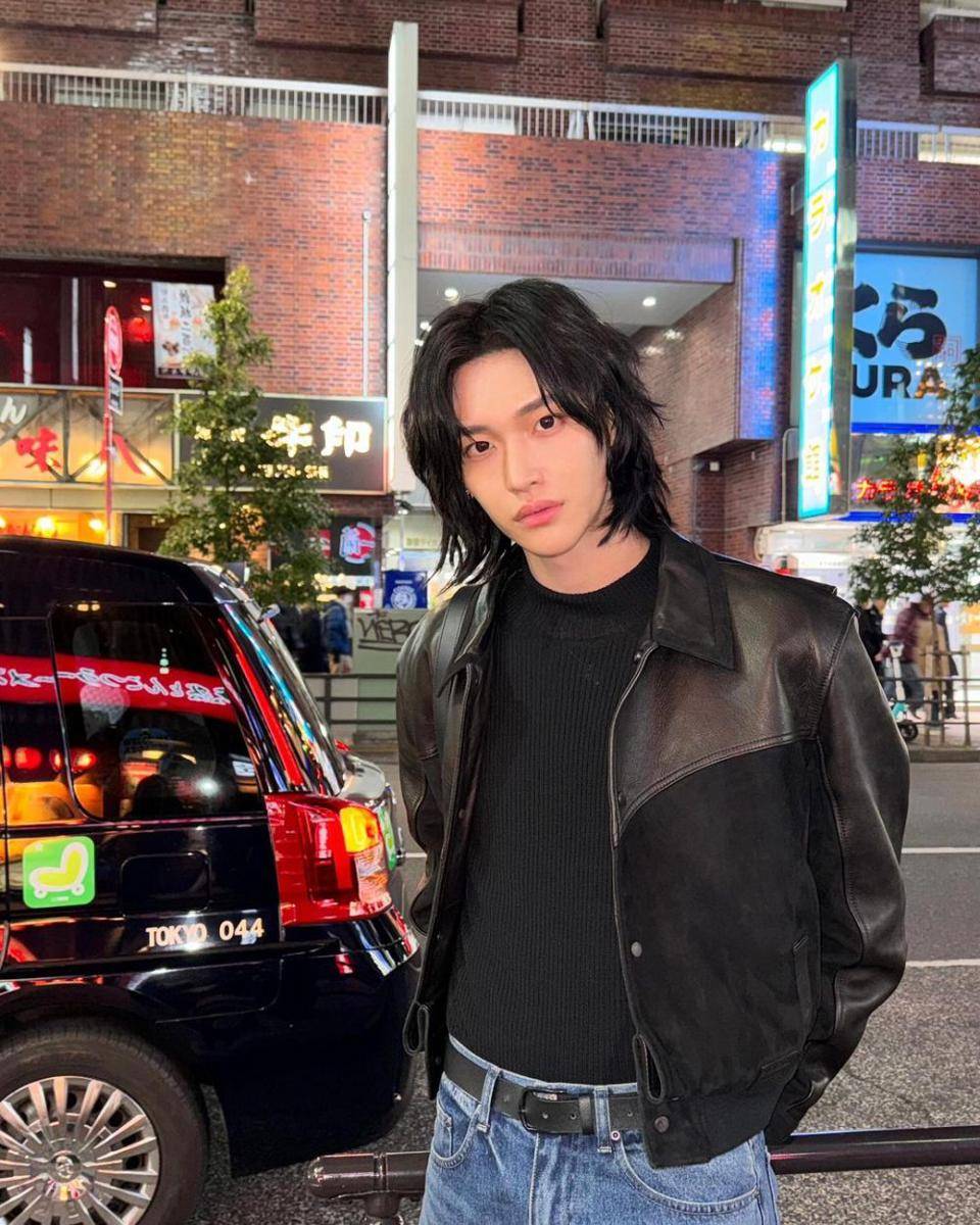 inspirasi outfit street style ala Wonbin RIIZE (instagram.com/riize_official)