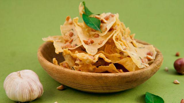 8 Gorengan dengan Daun Jeruk, Harumnya Bikin Terpikat!