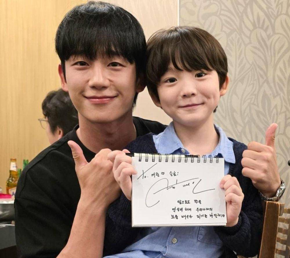 Jung Hae In dan Jo Yeo Joon di drama Love Next Door (instagram.com/bina_sweets)