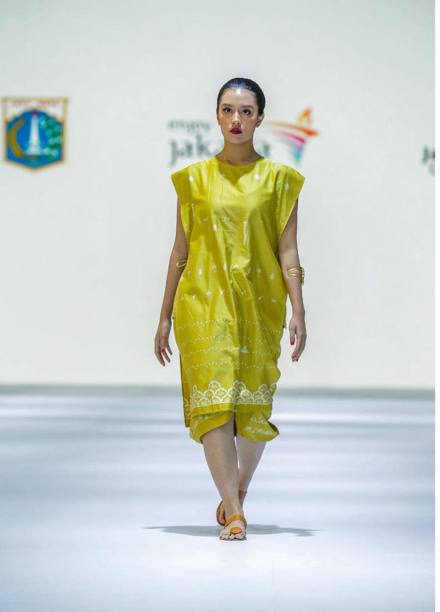 Padanan Kain Nusantara di Opening Show Jakarta Fashion Week 2025. (dok. Jakarta Fashion Week/Dandy Hendrata)