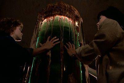adegan dalam film Prince of Darkness. (dok. Universal Pictures/Prince of Darkness)