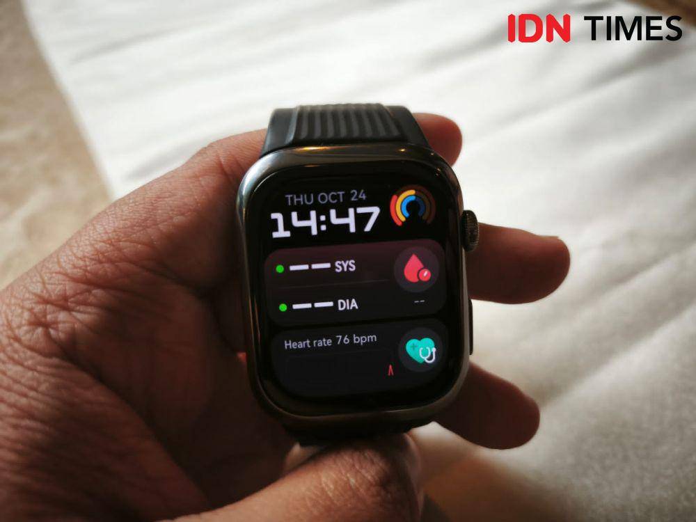 HUAWEI WATCH D2 (IDN Times/Fatkhur Rozi)