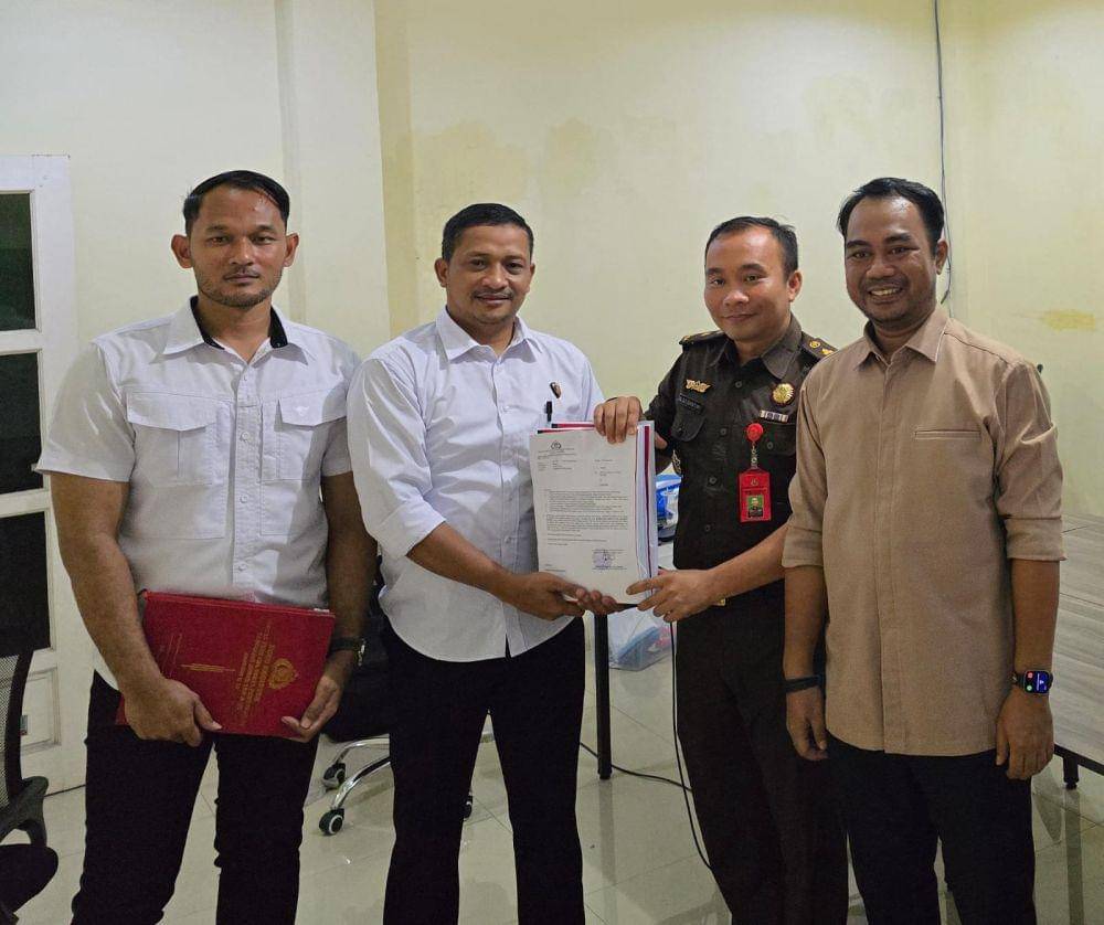 Pelimpahan berkas dugaan ketidaknetralan Ketua Apkasi Serang di Pilkada Kabupaten Serang (Dok. IDN Times/Bawaslu Banten)