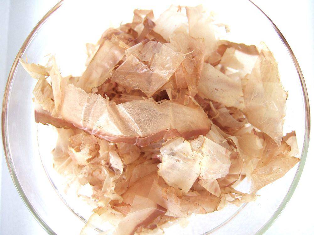ilustrasi katsuobushi, makanan awetan dari ikan cakalang (commons.m.wikimedia.org/Sakurai Midori)