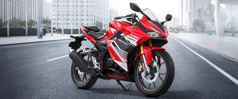 Honda CBR150R Racing Red (dok. Astra Honda)