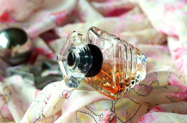 ilustrasi parfum (pixabay.com/Joanna)