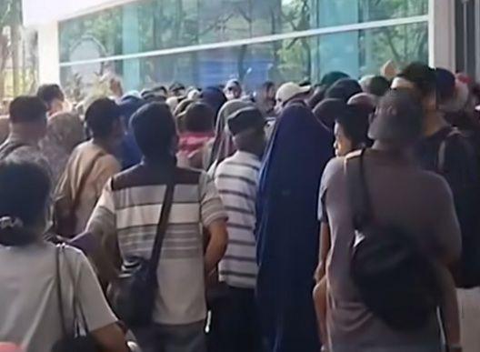 Viral, Antrean Panjang Pasien di Gedung Ibu-Anak RSUP Wahidin Makassar