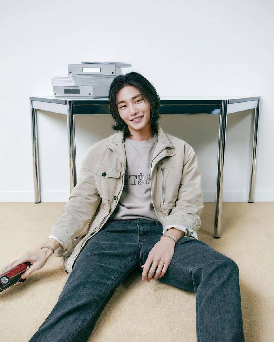 outfit nuansa kalem ala Kim Jae Young (instagram.com/darealkjy)