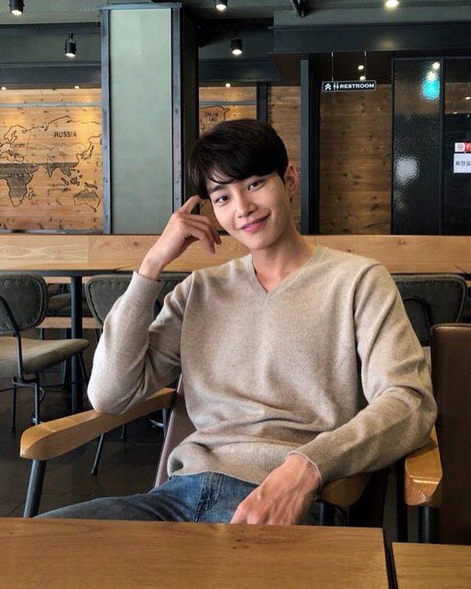 outfit nuansa kalem ala Kim Jae Young (instagram.com/darealkjy)