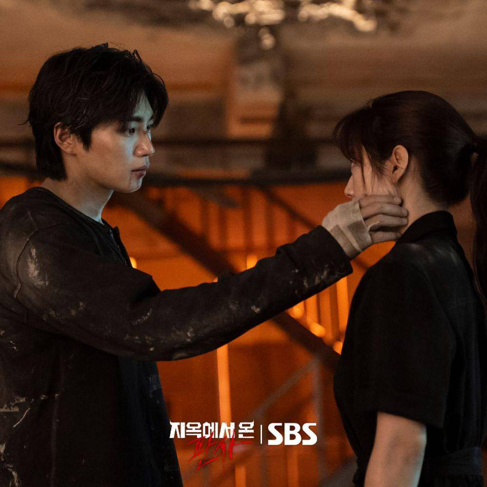 Kim Jae Young dan Park Shin Hye di drama The Judge from Hell (instagram.com/sbsdrama.official)