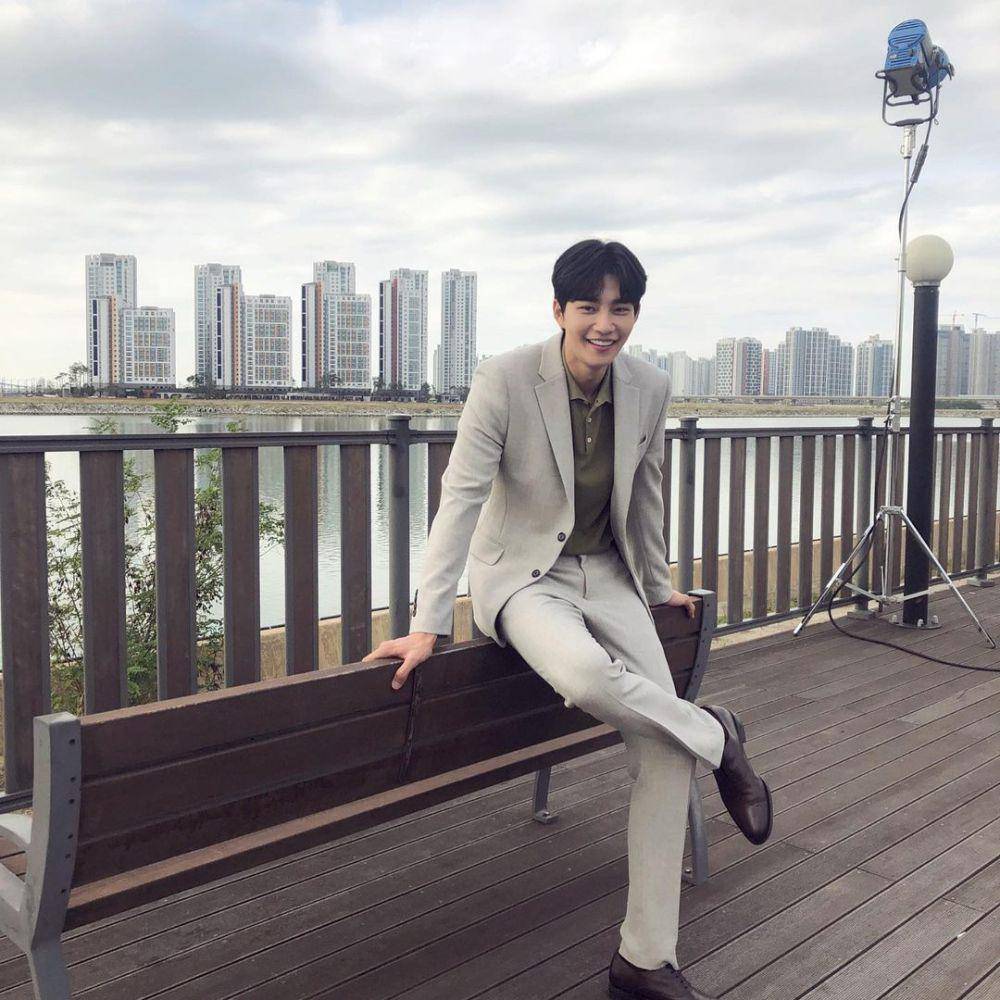 outfit nuansa kalem ala Kim Jae Young (instagram.com/darealkjy)