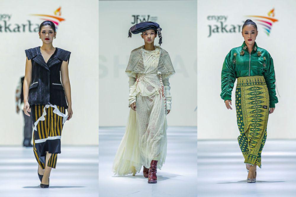15 Koleksi Padanan Kain Nusantara di Opening JFW 2025, Memukau!