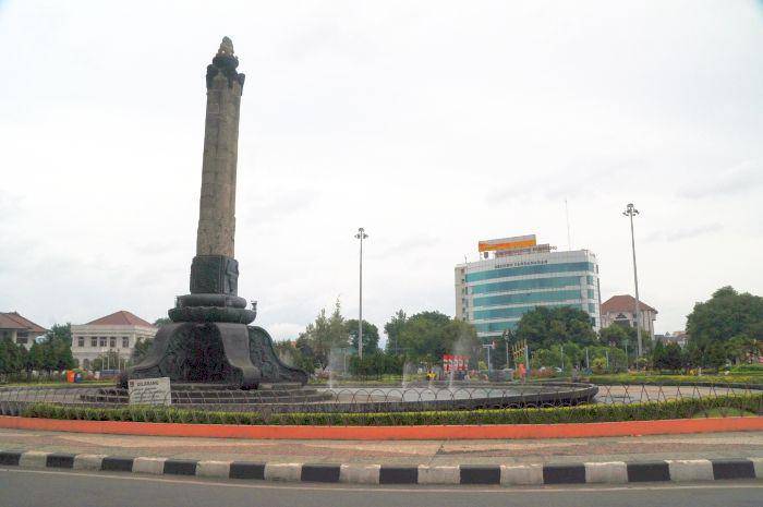 Tugu Muda Semarang (https://ms.wikipedia.org/wiki/Tugu_Muda)