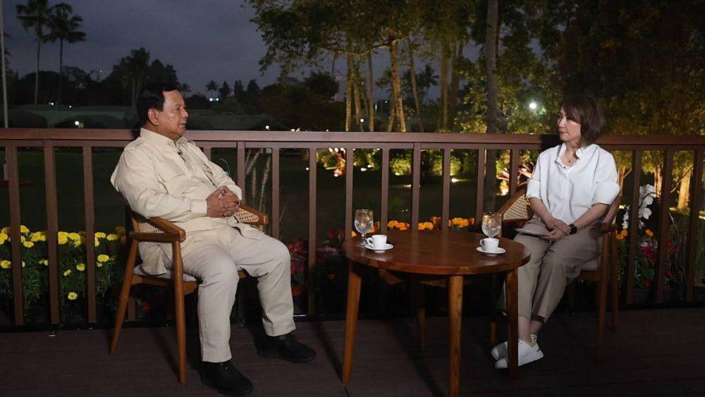 Presiden RI Prabowo Subianto dalam wawancara eksklusif bersama Retno Pinasti dari SCTV, Senin (28/10). (dok. Tim Komunikasi Prabowo)