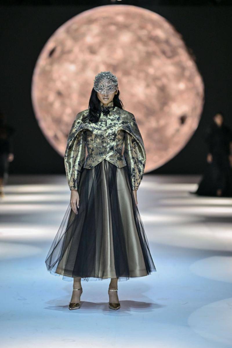 11 Koleksi ERI by Eridani di JFW 2025. 21 Oktober 2024 (dok. Jakarta Fashion Week/Dandy Hendrata)