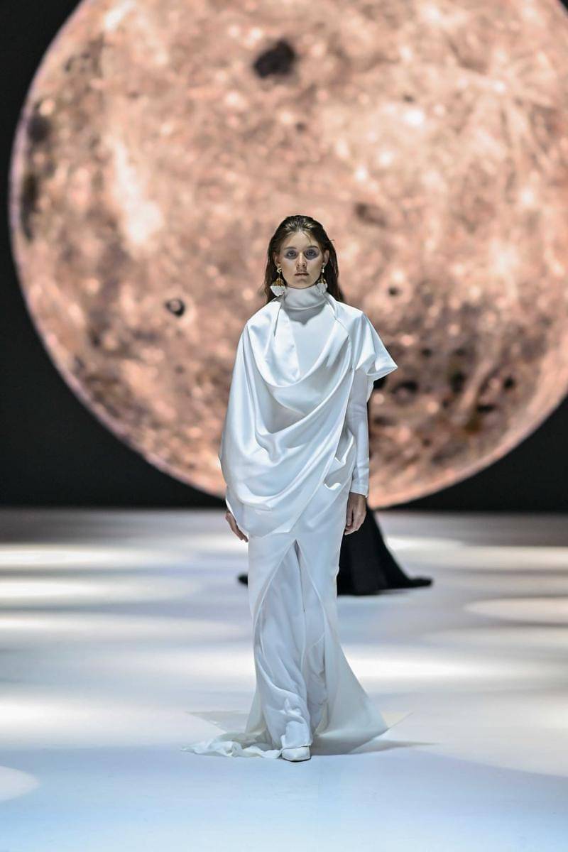 11 Koleksi ERI by Eridani di JFW 2025. 21 Oktober 2024 (dok. Jakarta Fashion Week/Dandy Hendrata)