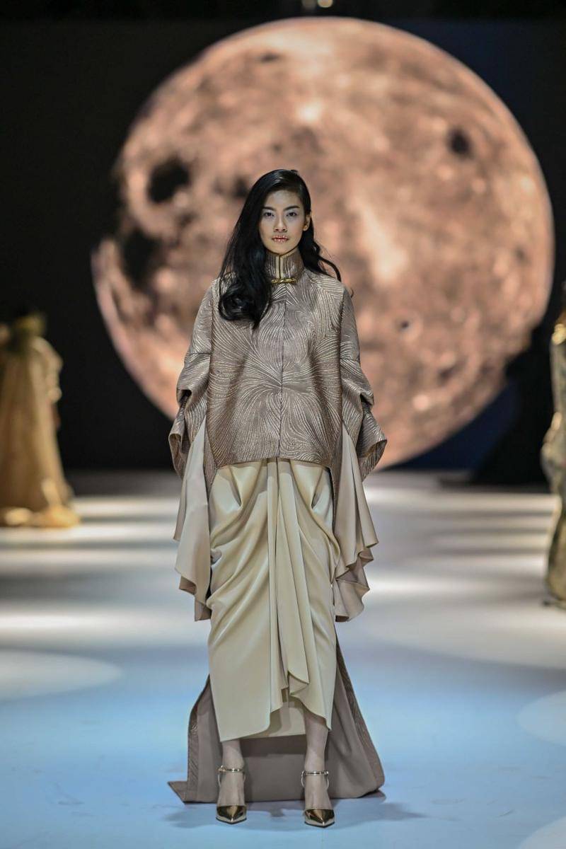 11 Koleksi ERI by Eridani di JFW 2025. 21 Oktober 2024 (dok. Jakarta Fashion Week/Dandy Hendrata)