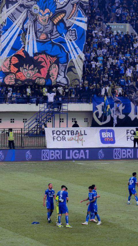 Potret Bobotoh yang hadir di Stadion Si Jalak Harupat saat melawan Persija 23/9/2024