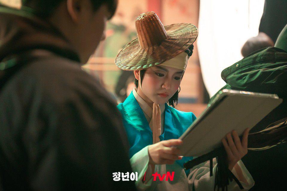 3 Cara Jeong Nyeon Belajar Akting di Jeongnyeon: The Star is Born