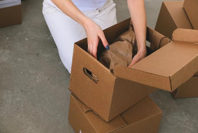 6 Cara Bungkus Paket ala JNT, Pastikan Keamanan Barangnya!