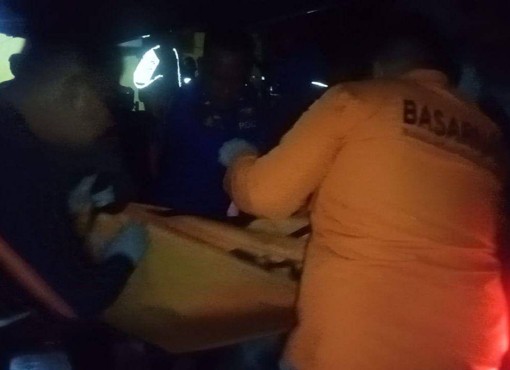 Proses evakuasi dan pencarian korban nelayan Agung Saputra oleh tim SAR Gabungan. (Dok. Basarnas Lampung).