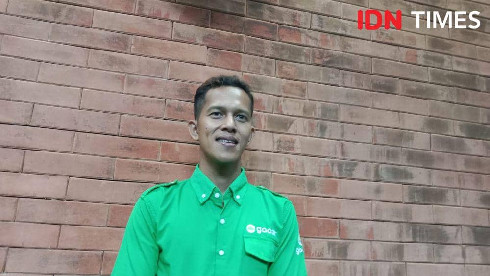 Seorang ojol GO-JEK Semarang, Soni Yuliawan. (IDN Times/Fariz Fardianto)