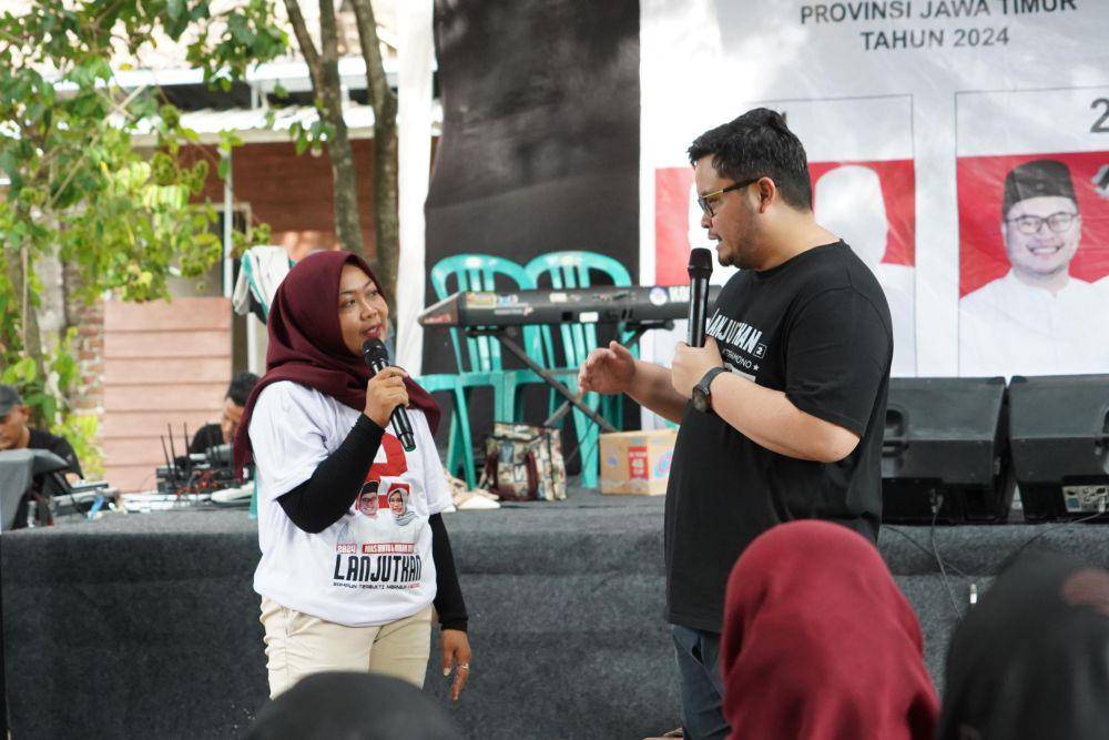 Mas Dhito saat melakukan kampanye di Desa Jati, Kecamatan Tarokan. (dok. Pemkab Kediri)