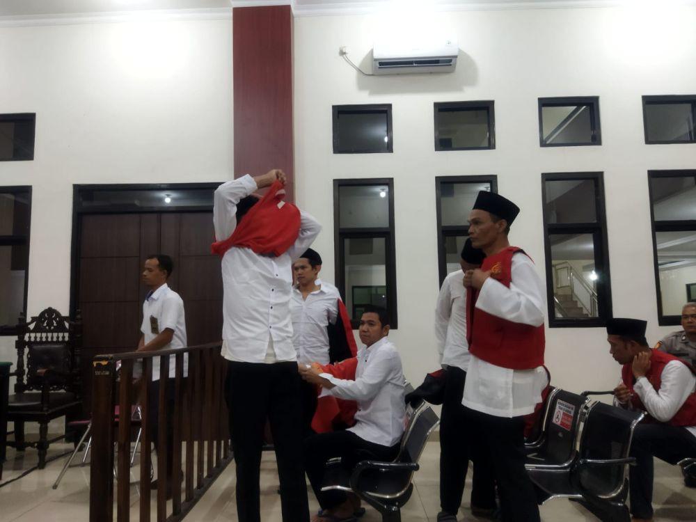 6 Terdakwa Pemburu Badak Jawa Didakwa UU Konservasi dan Darurat